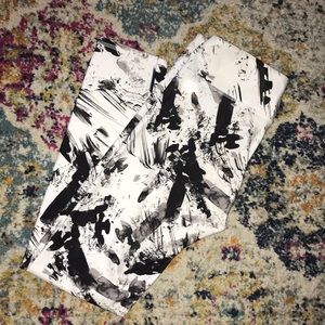 Fabletics Salar Printed Power Hold Leggings